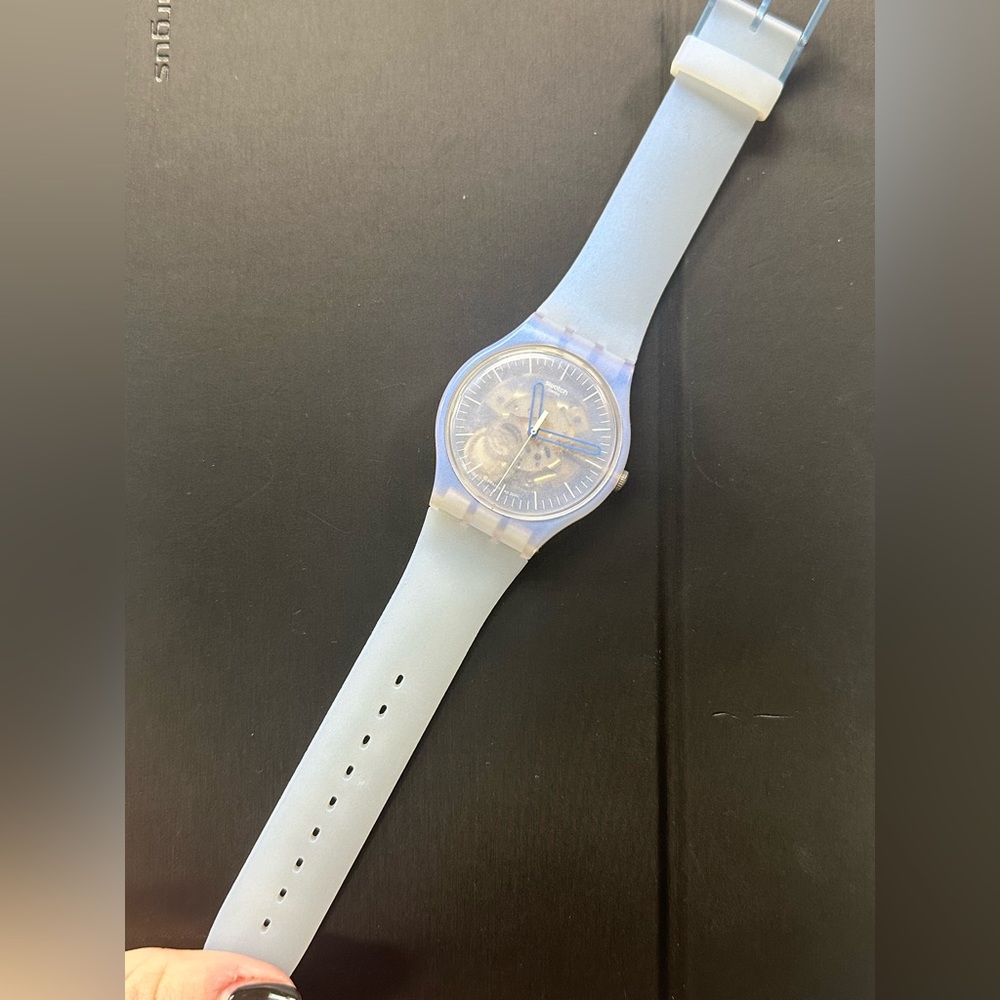 Blue Iridescent swatch